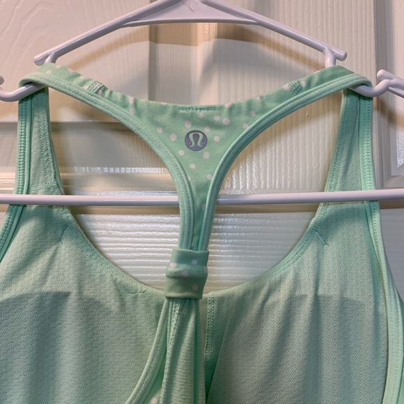 lululemon workout Shirt size 4. small size . - Picture 3 of 5